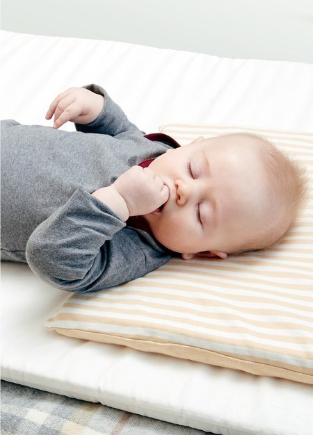 智慧調溫抗敏防蟎寶寶枕頭(枕心x1+枕套x1)-米黃3