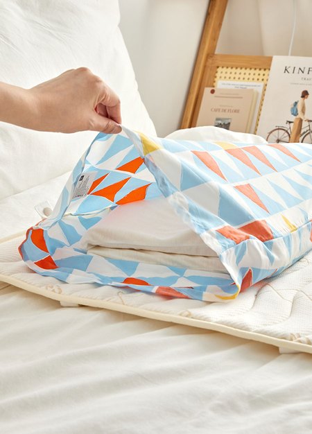 調溫抗菌安撫涼被(幾何三角)—睡袋組適用-淺藍3