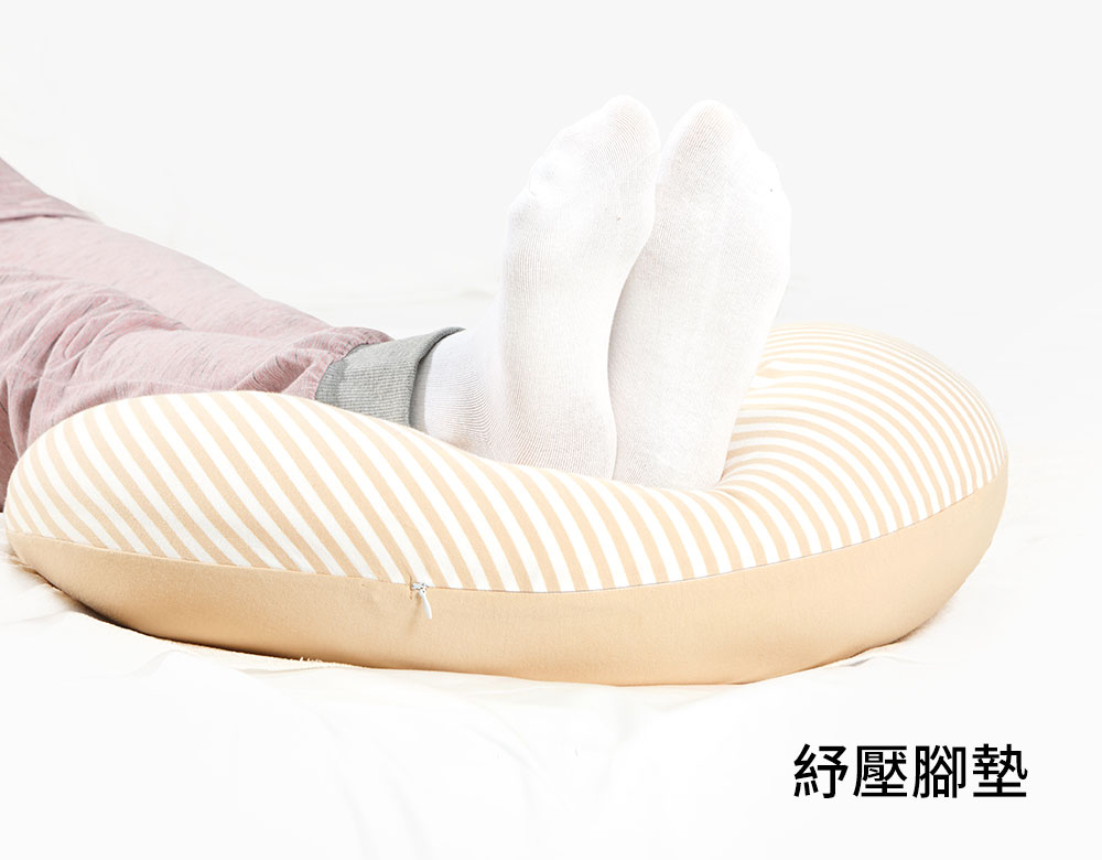 哺乳枕用途五：紓壓腳墊